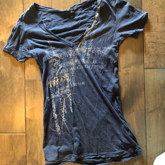 Navy tshirt. Gently used . - Picture 2 of 2